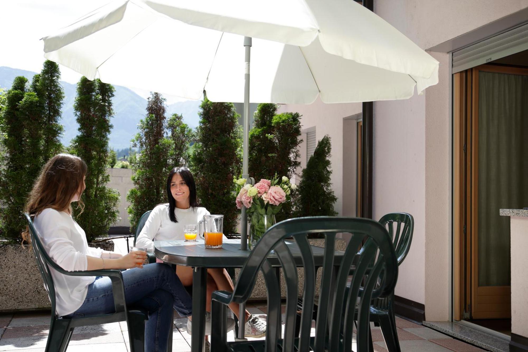 Residenza Casale Aparthotel Ponte Arche Buitenkant foto